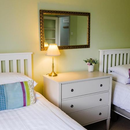 May Tree Cottage Manorbier 5 Mins From The Beach Sleeps 4 Eksteriør billede