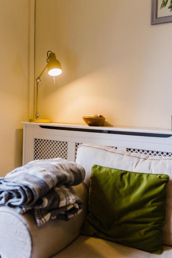 May Tree Cottage Manorbier 5 Mins From The Beach Sleeps 4 Eksteriør billede