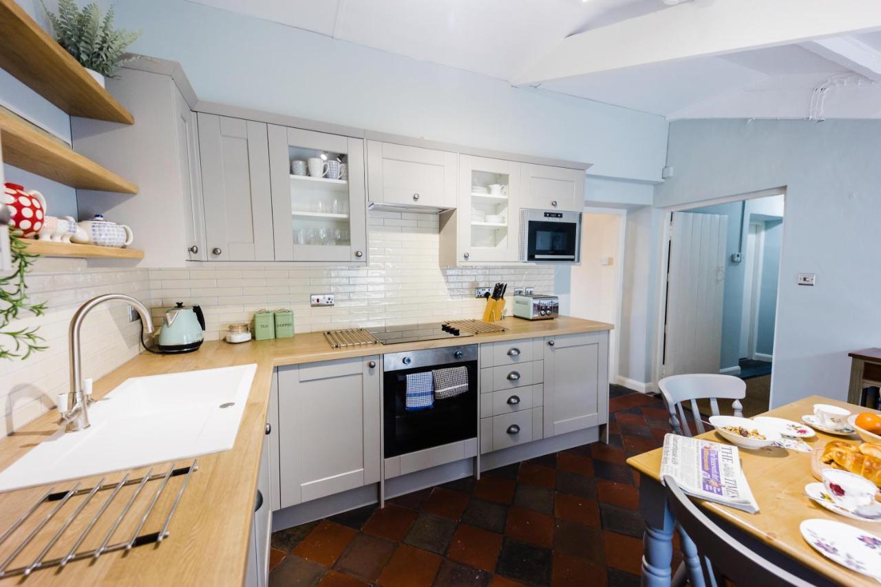 May Tree Cottage Manorbier 5 Mins From The Beach Sleeps 4 Eksteriør billede