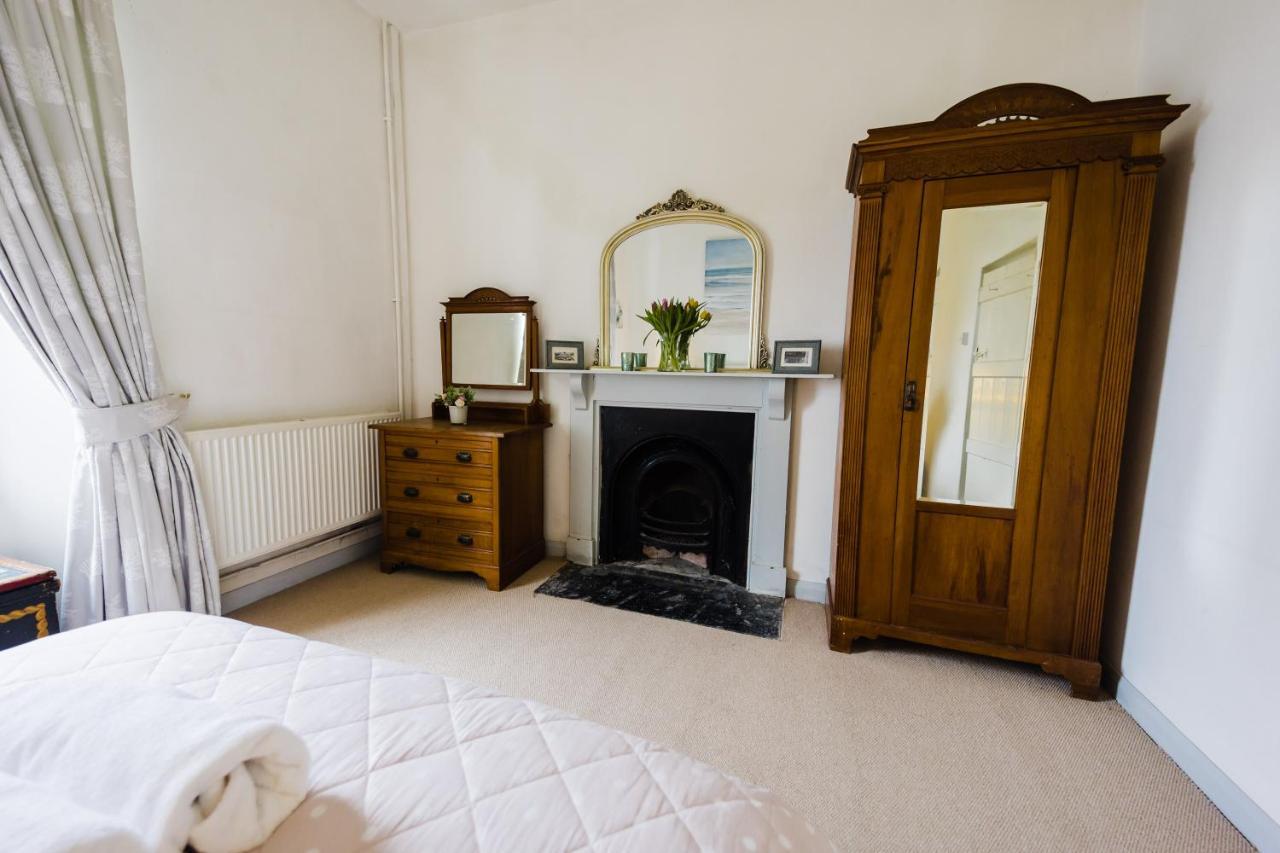 May Tree Cottage Manorbier 5 Mins From The Beach Sleeps 4 Eksteriør billede
