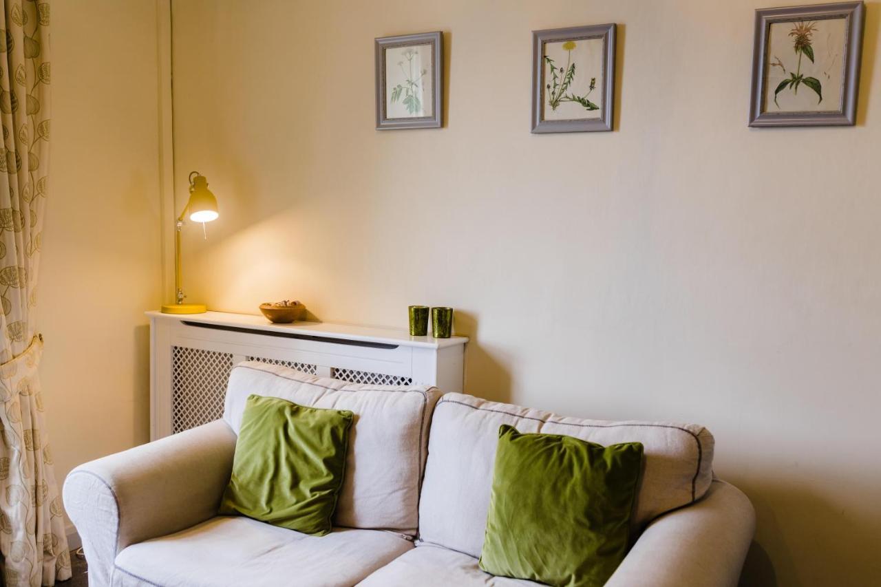 May Tree Cottage Manorbier 5 Mins From The Beach Sleeps 4 Eksteriør billede