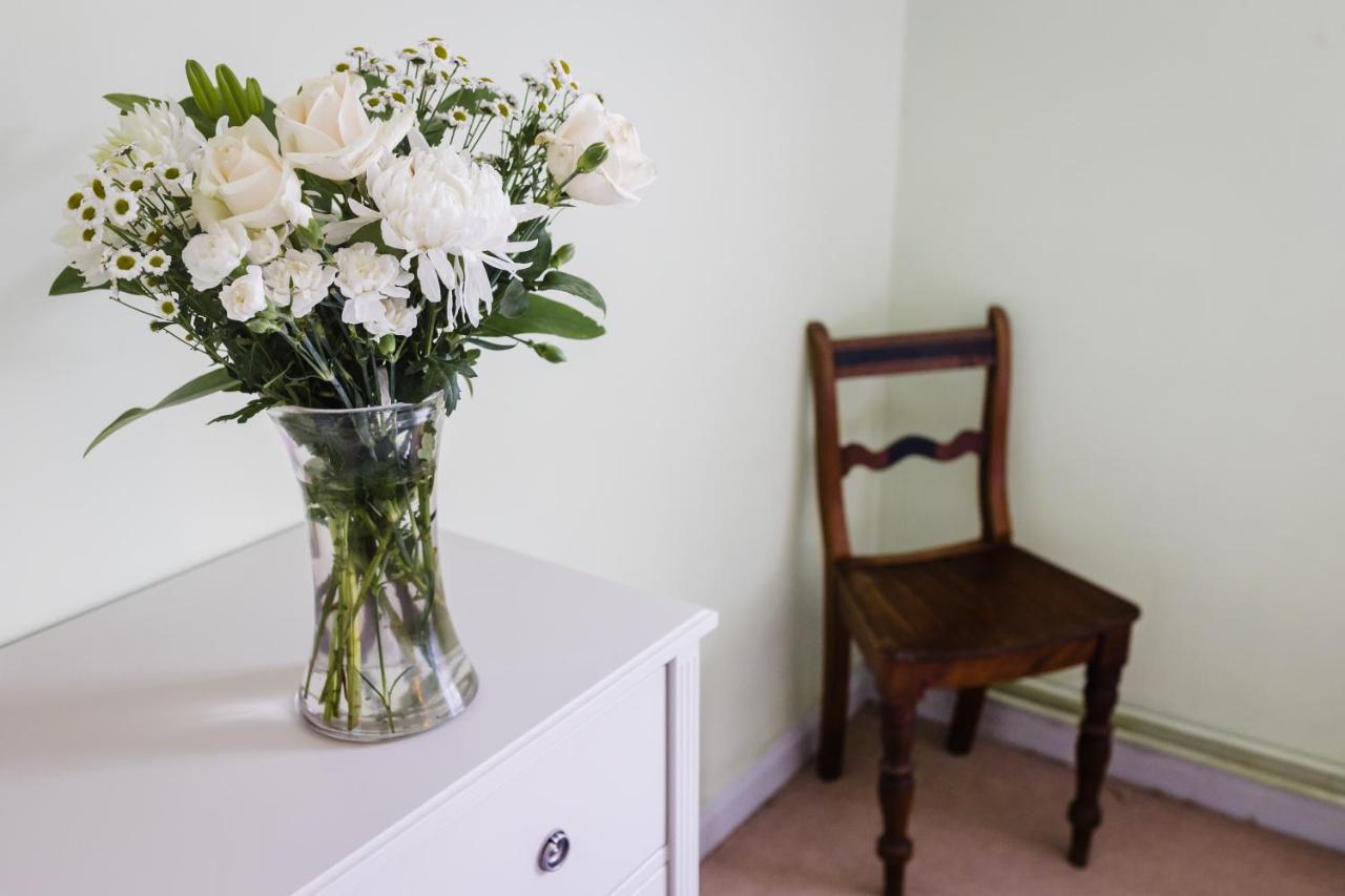 May Tree Cottage Manorbier 5 Mins From The Beach Sleeps 4 Eksteriør billede