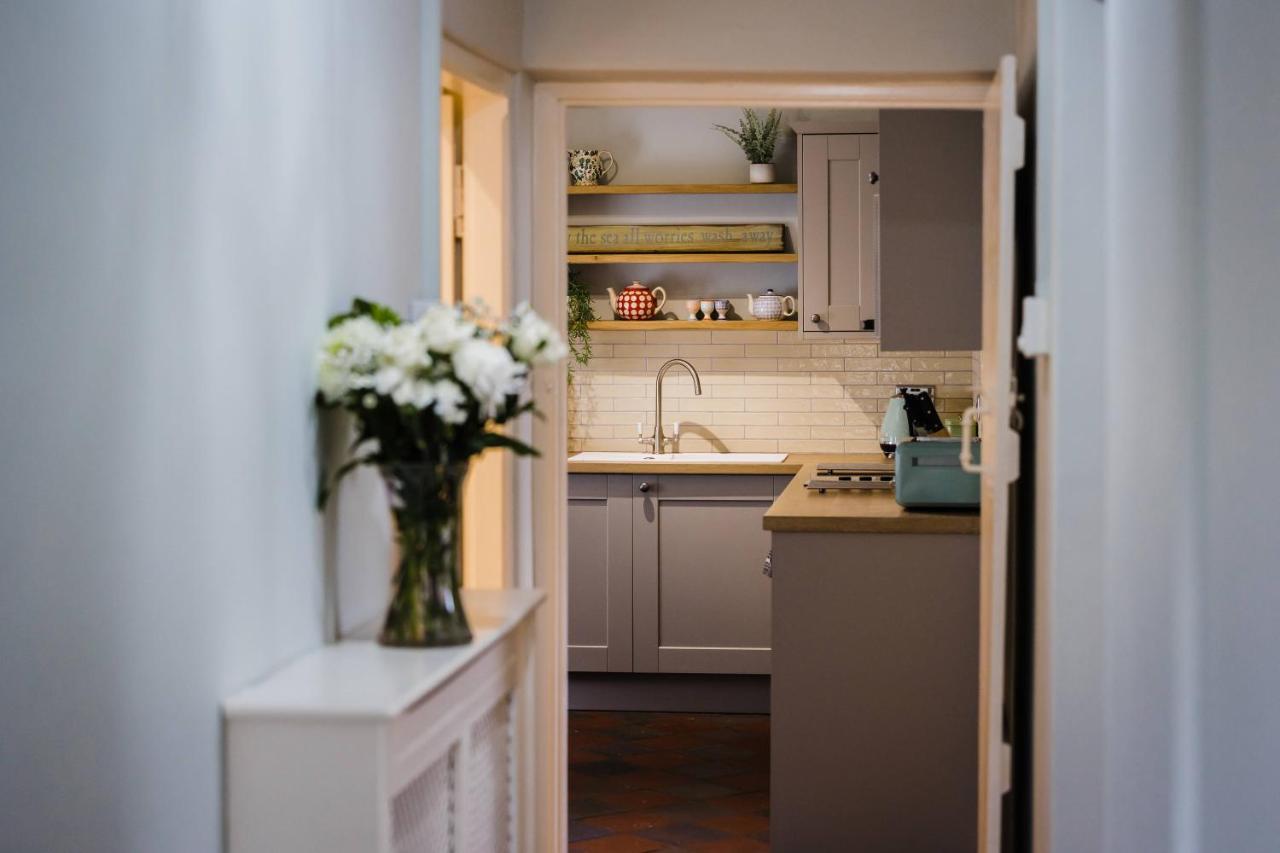 May Tree Cottage Manorbier 5 Mins From The Beach Sleeps 4 Eksteriør billede