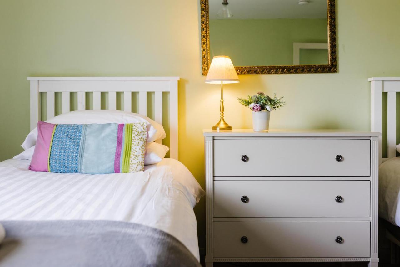 May Tree Cottage Manorbier 5 Mins From The Beach Sleeps 4 Eksteriør billede