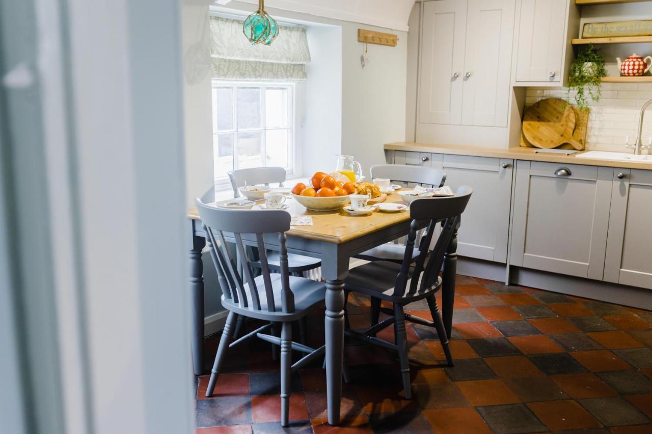 May Tree Cottage Manorbier 5 Mins From The Beach Sleeps 4 Eksteriør billede