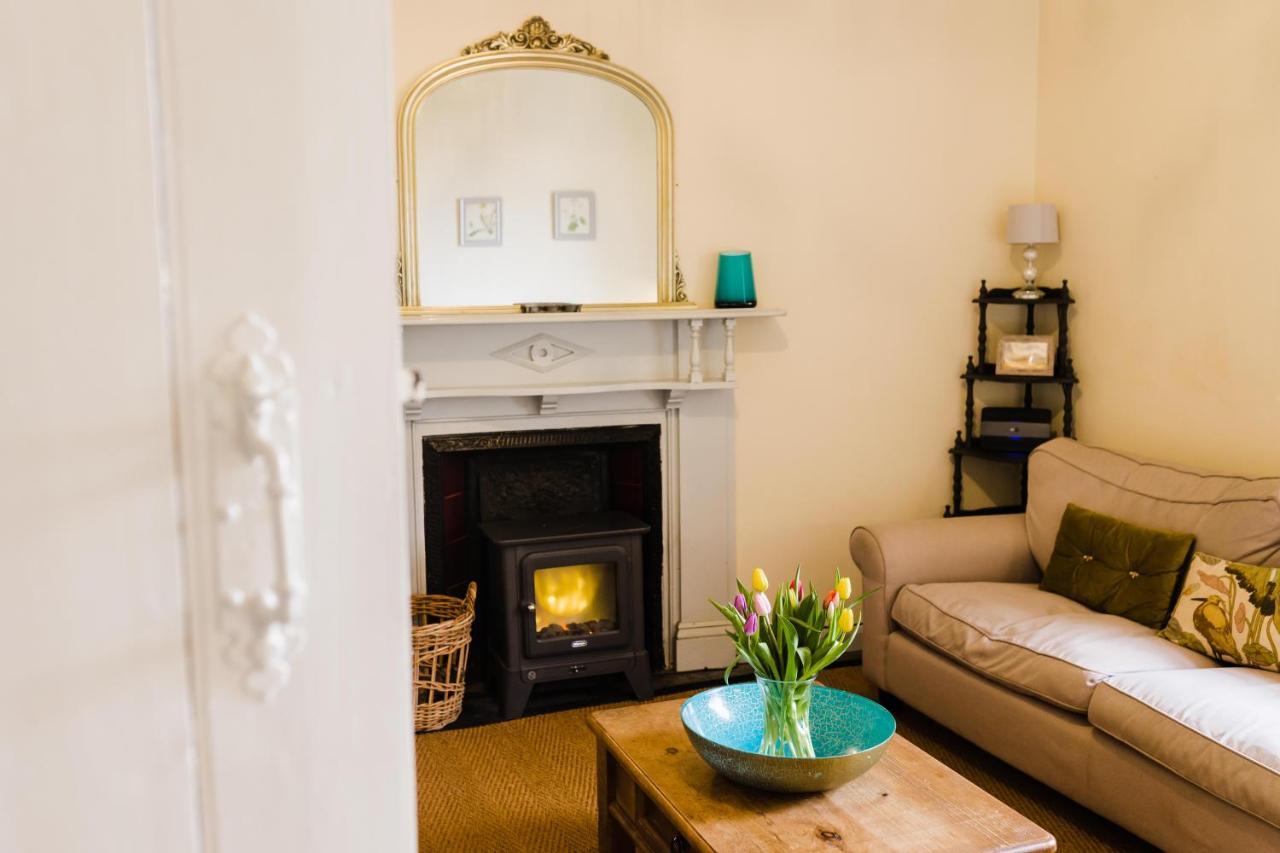 May Tree Cottage Manorbier 5 Mins From The Beach Sleeps 4 Eksteriør billede