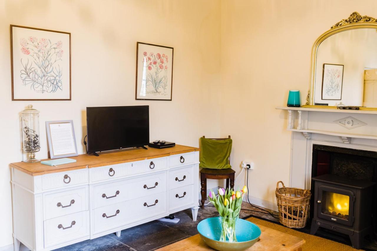 May Tree Cottage Manorbier 5 Mins From The Beach Sleeps 4 Eksteriør billede