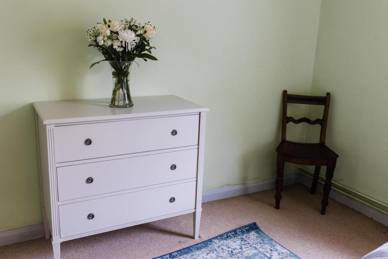 May Tree Cottage Manorbier 5 Mins From The Beach Sleeps 4 Eksteriør billede