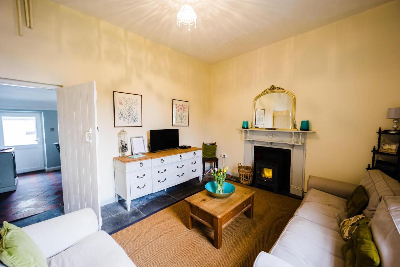 May Tree Cottage Manorbier 5 Mins From The Beach Sleeps 4 Eksteriør billede