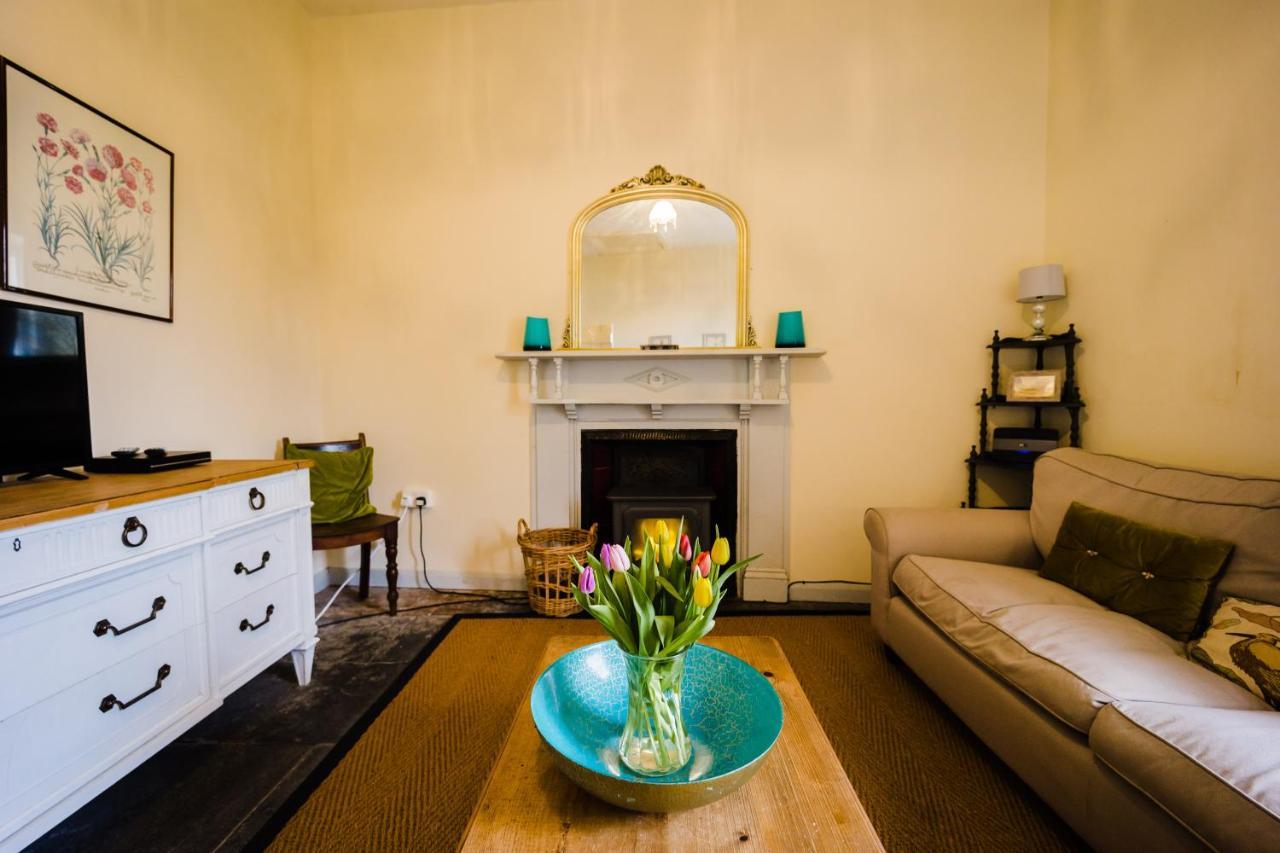 May Tree Cottage Manorbier 5 Mins From The Beach Sleeps 4 Eksteriør billede