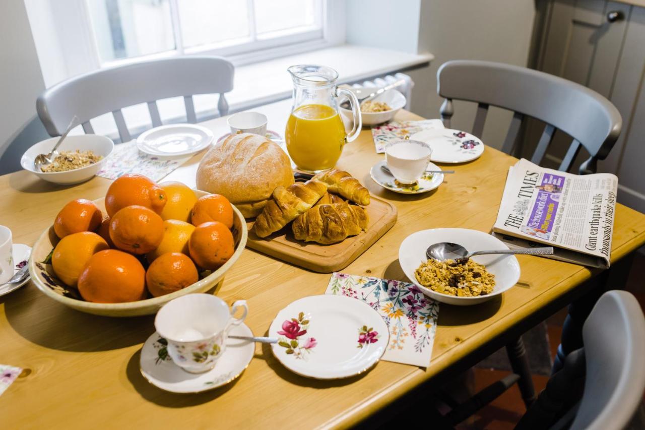May Tree Cottage Manorbier 5 Mins From The Beach Sleeps 4 Eksteriør billede