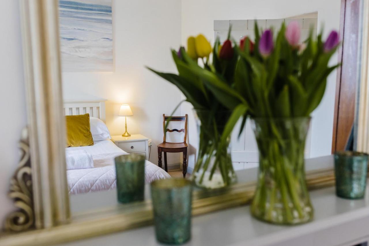May Tree Cottage Manorbier 5 Mins From The Beach Sleeps 4 Eksteriør billede